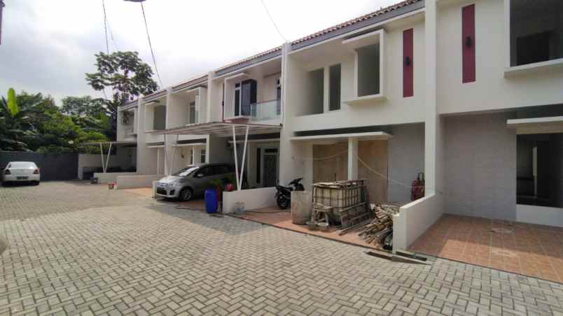 dijual rumah jatikramat