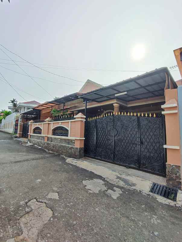 dijual rumah jatiwaringin