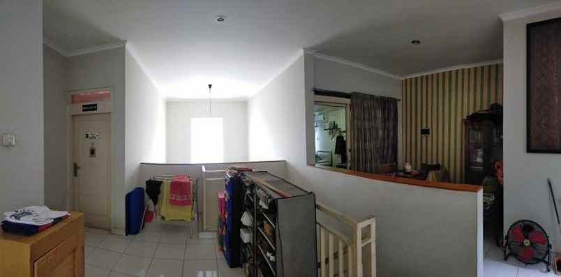 dijual rumah jk145