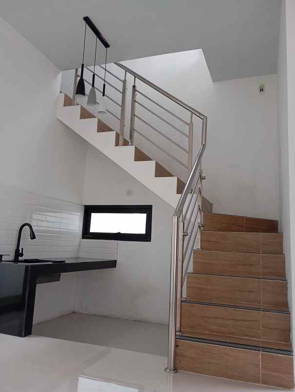 dijual rumah jl ahmad yani timur