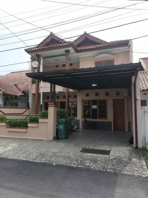 dijual rumah jl aria graha