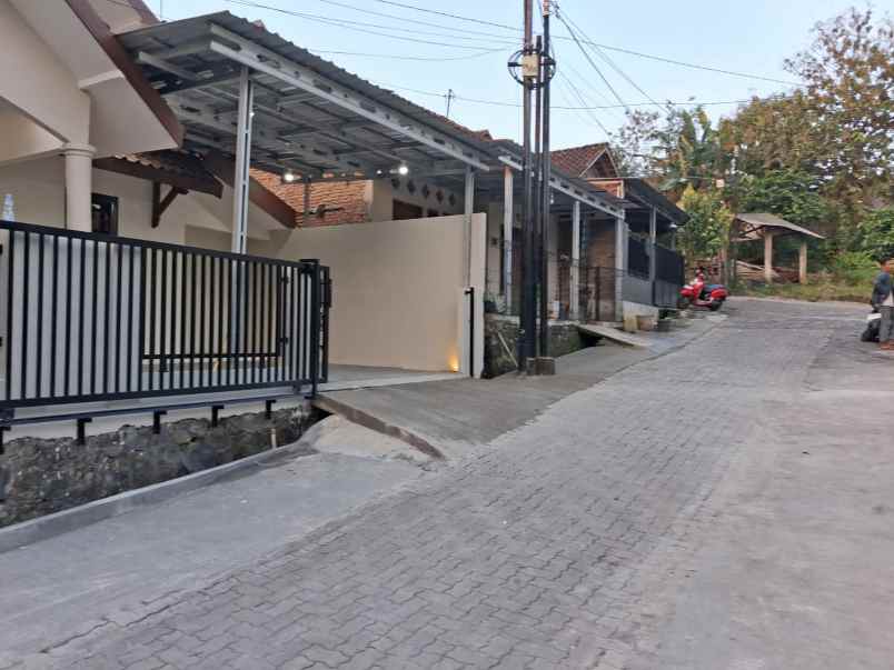 dijual rumah jl candi sewu