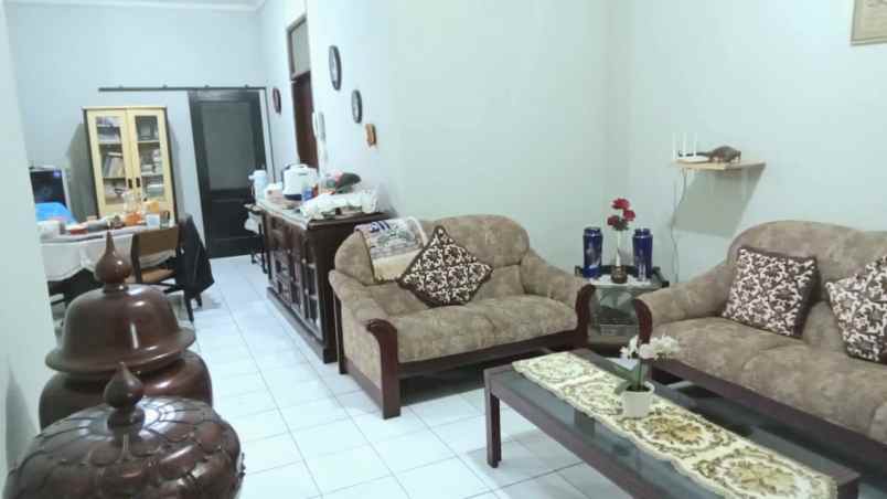 dijual rumah jl cikutra