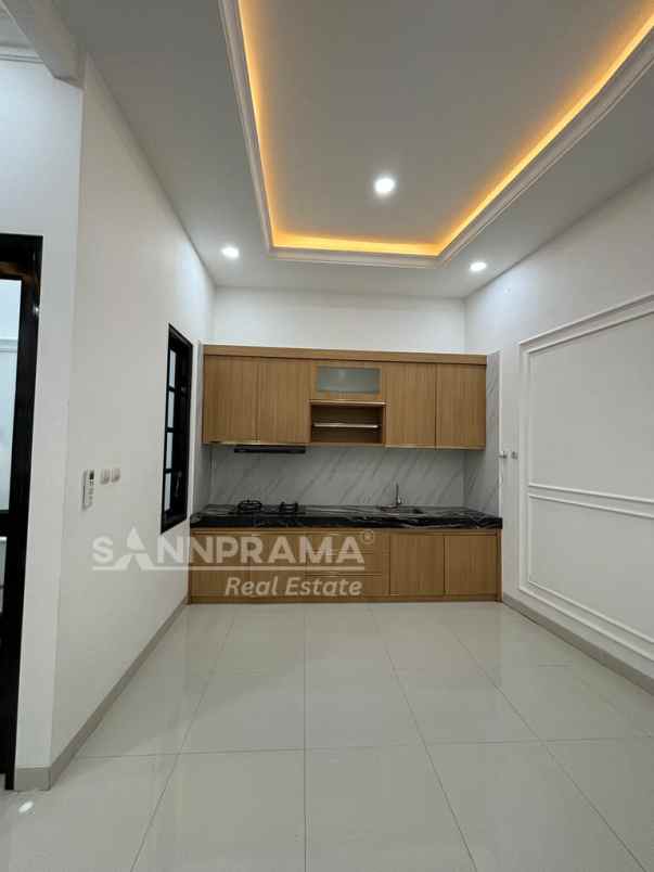 dijual rumah jl dukuh indah