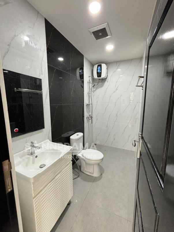 dijual rumah jl dukuh indah