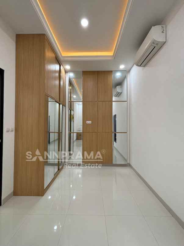 dijual rumah jl dukuh indah