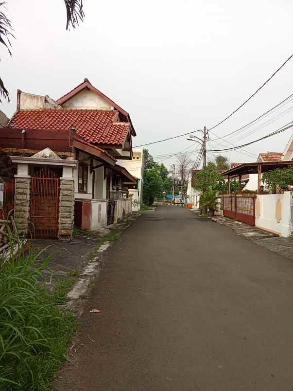 dijual rumah jl galuh raya cirendeu