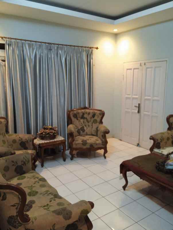 dijual rumah jl galuh raya cirendeu