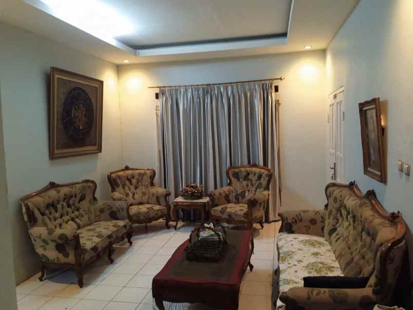 dijual rumah jl galuh raya cirendeu