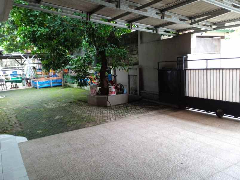 dijual rumah jl galuh raya cirendeu