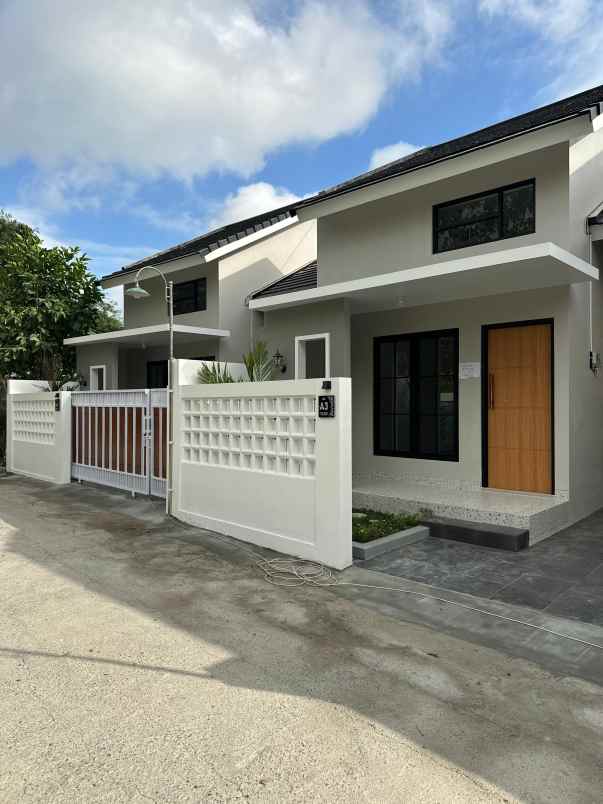 dijual rumah jl godean sokonilo