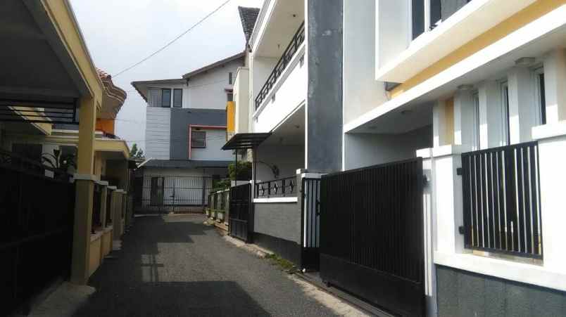 dijual rumah jl gunung batu kel