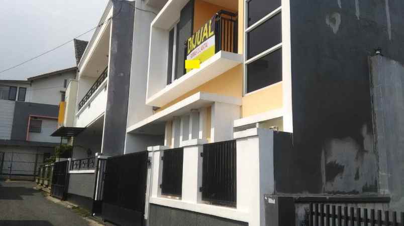 dijual rumah jl gunung batu kel