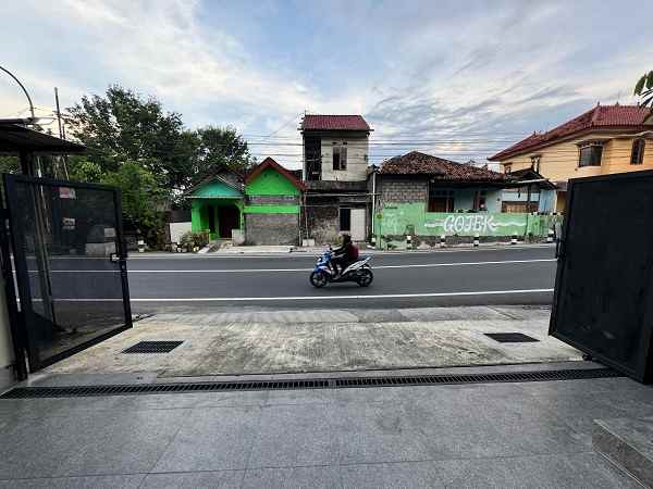 dijual rumah jl kapten haryadi