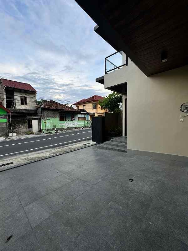 dijual rumah jl kapten haryadi