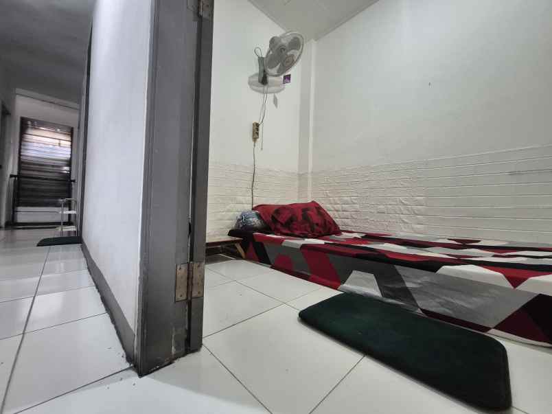 dijual rumah jl karya utama no 8 rt 007