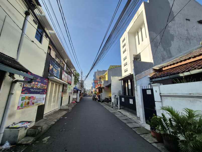 dijual rumah jl karya utama no 8 rt 007