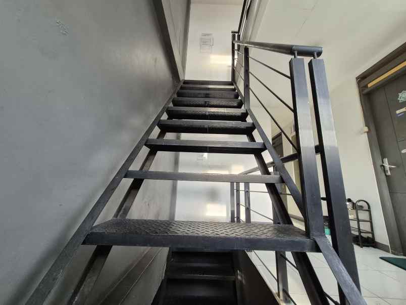 dijual rumah jl karya utama no 8 rt 007