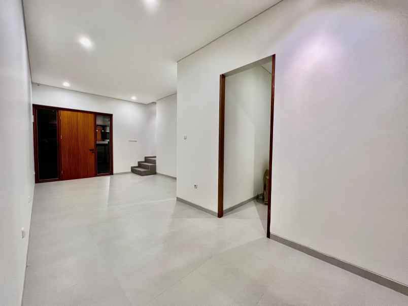 dijual rumah jl kodau raya pondok