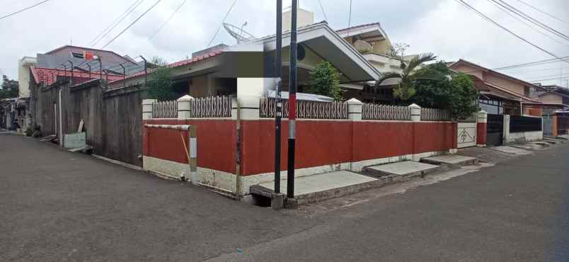 dijual rumah jl kolonel sugiono pondok