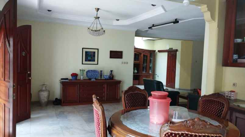 dijual rumah jl kolonel sugiono pondok