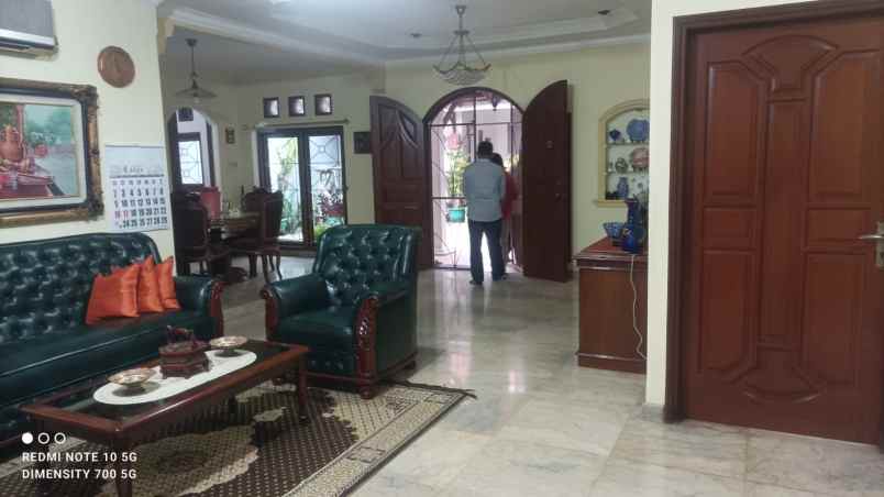 dijual rumah jl kolonel sugiono pondok