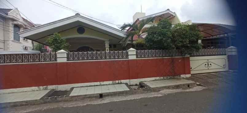 dijual rumah jl kolonel sugiono pondok