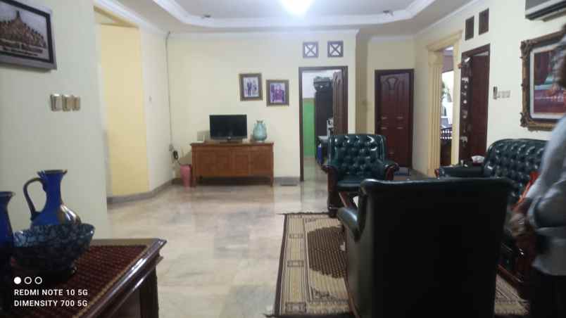 dijual rumah jl kolonel sugiono pondok