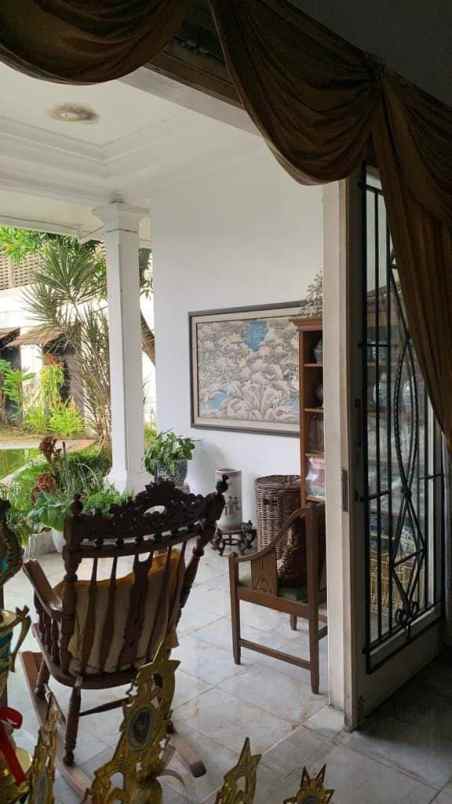 dijual rumah jl latuharhary