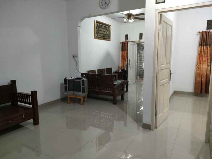 dijual rumah jl pkp