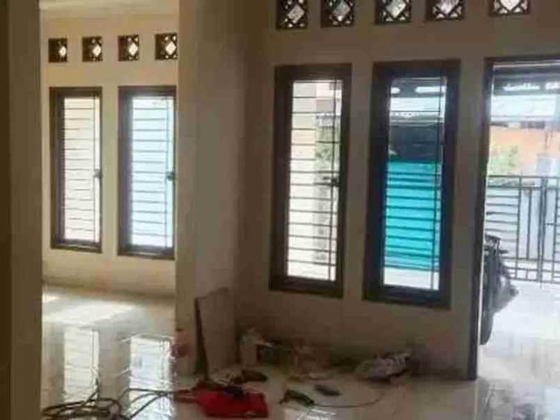 dijual rumah jl pondok kelapa duren