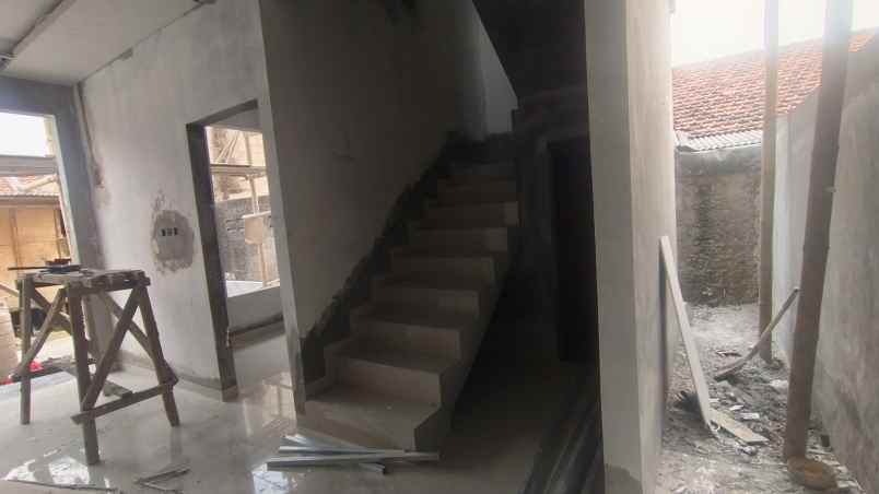 dijual rumah jl puspitek