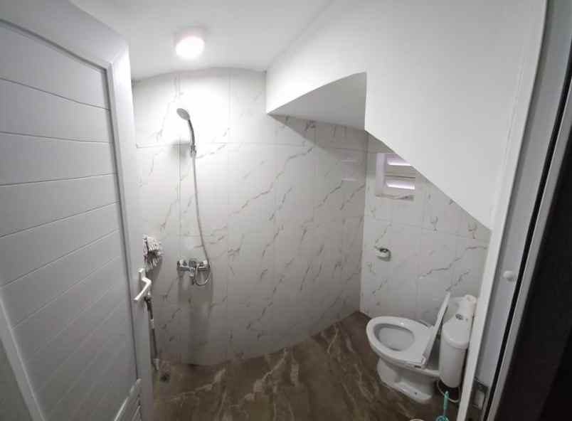 dijual rumah jl putri tunggal