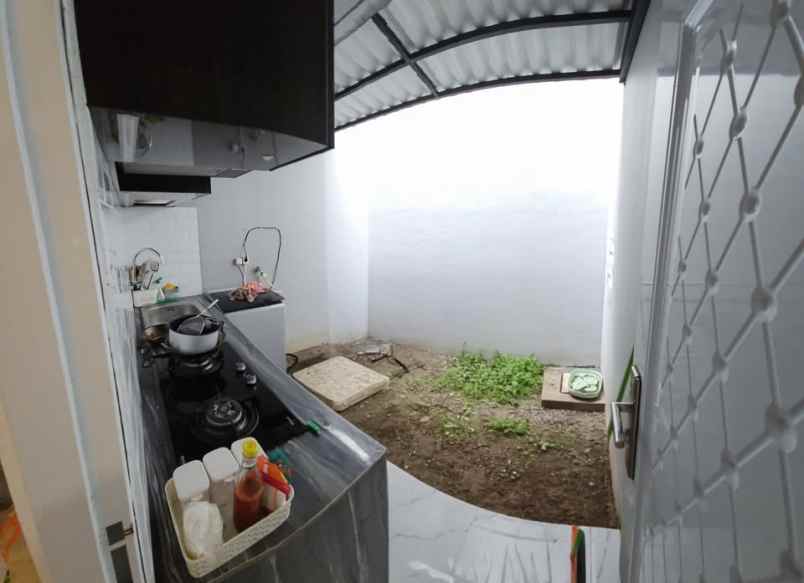 dijual rumah jl putri tunggal