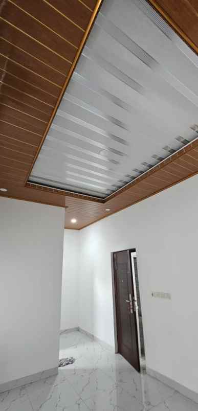 dijual rumah jl putri tunggal