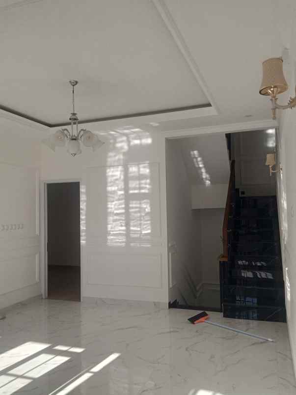 dijual rumah jl raden sanim tanah baru