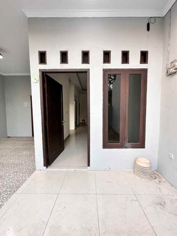 dijual rumah jl raya condet