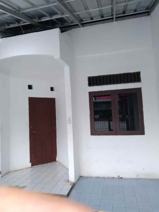 dijual rumah jl raya griya yasa