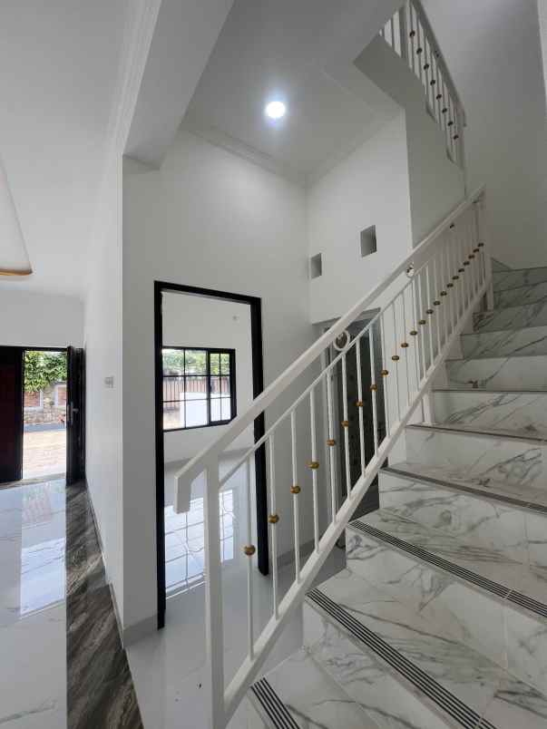 dijual rumah jl raya jati makmur