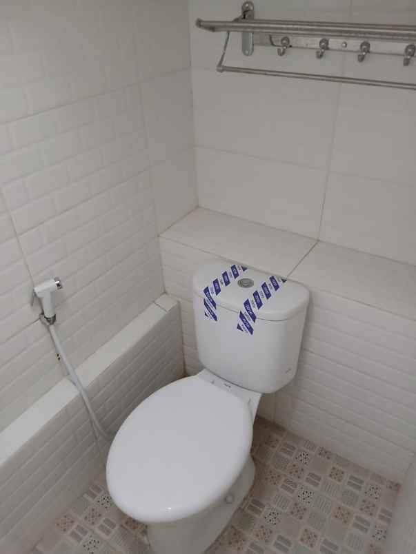 dijual rumah jl serdang raya beji depok