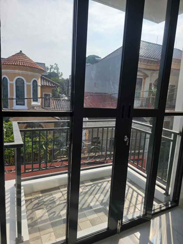 dijual rumah jl setia jatiwaringin