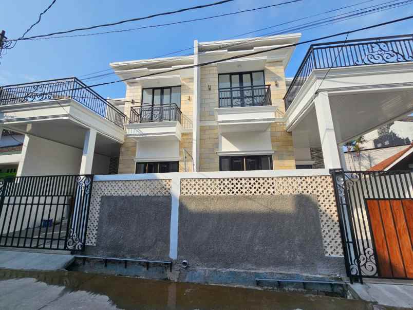 dijual rumah jl setia jatiwaringin