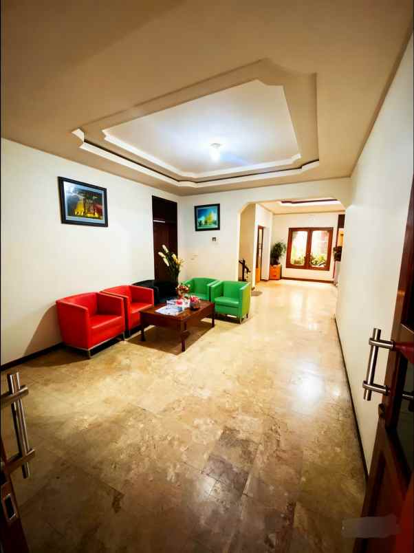 dijual rumah jl setia jatiwaringin