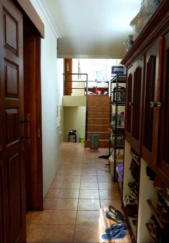 dijual rumah jl setrasari