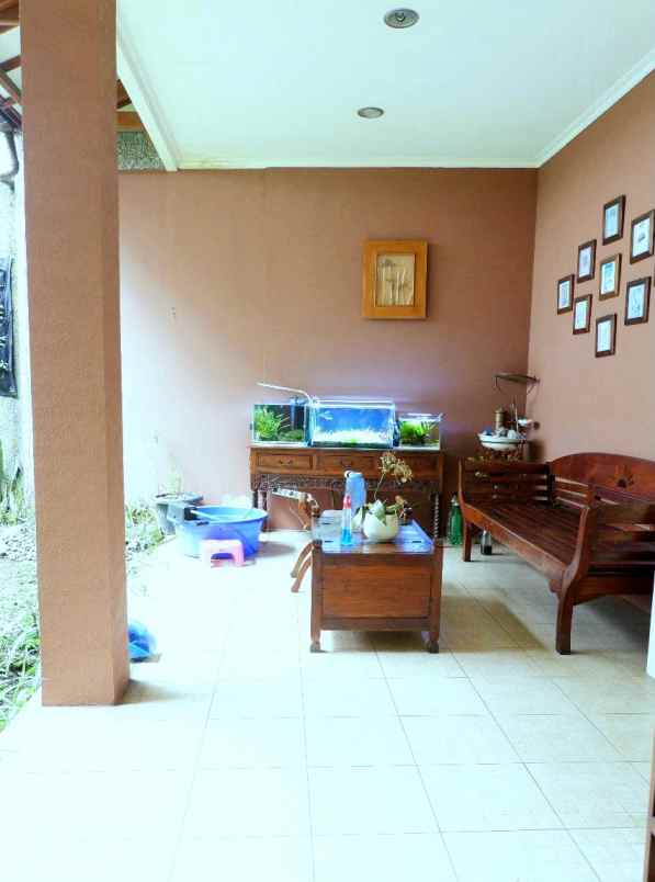 dijual rumah jl setrasari