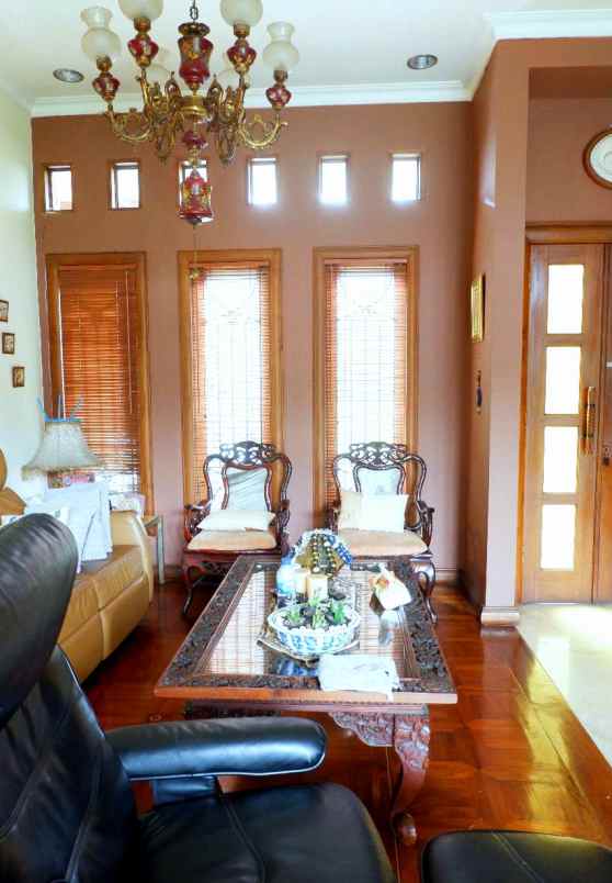 dijual rumah jl setrasari