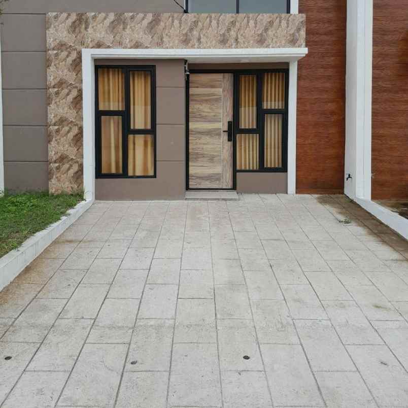 dijual rumah jl smpn 8 cikerai kec