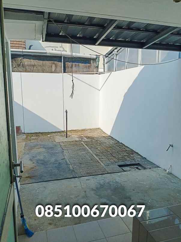 dijual rumah jl suvarna sutera cluster