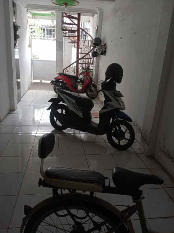 dijual rumah jl swadaya 1