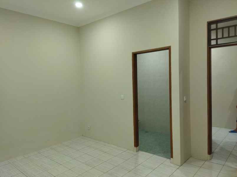 dijual rumah jl tanah tinggi 1 gg 6